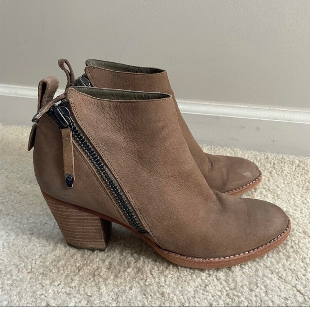 Dolce Vita Jaeger booties